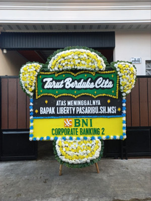 Papan Bunga Duka di Kampung Melayu
