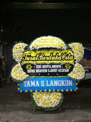 Papan Bunga Duka di Kampung Melayu