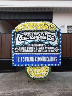 Papan Bunga Duka di Kampung Melayu